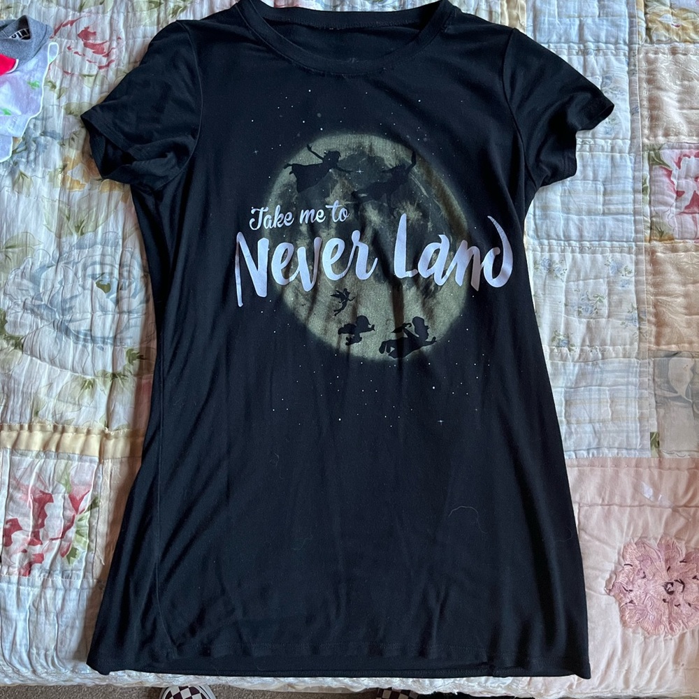 disney peter pan tee shirt. size M